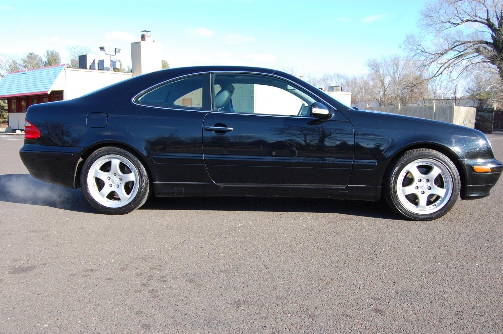 2000 Black /Black Mercedes-Benz CLK-Class (WDBLJ65G3YF) with an 3.2 Liter engine, Automatic transmission, located at 6528 Lower York Road, New Hope, PA, 18938, (215) 862-9555, 40.358707, -74.977882 - Here is a good looking, good running 2000 Mercedes Benz CLK 320 Coupe. 3.2 Liter V6 engine, auto trans, keyless entry, power moonroof, windows, mirrors, central locking system, rear sun shade, dual power seats in leather, AM/FM/6 disc CD in trunk, alloy wheels, 4 good tires . Only 90k original mi - Photo#4